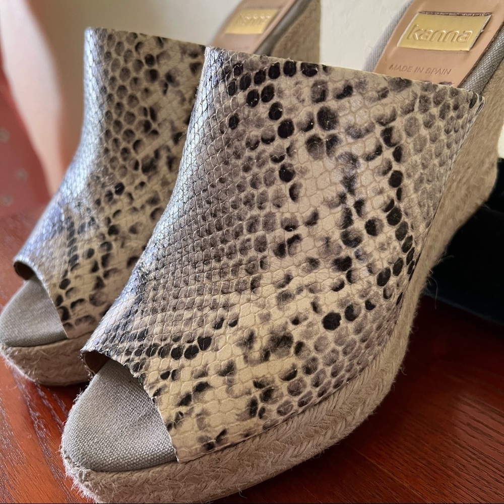 Kanna Marmo leather python wedges 8.5
